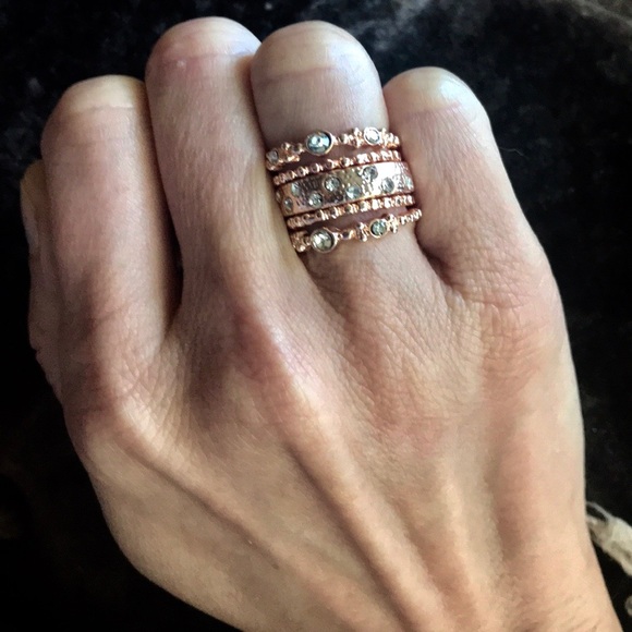 LAST! NWT 5pc rose gold Ring Set - Picture 3 of 6